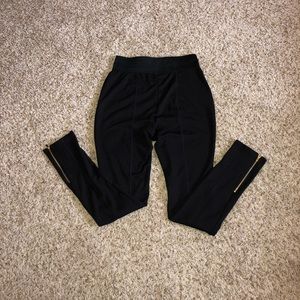 Black with Gold Zipper Leggings 🖤